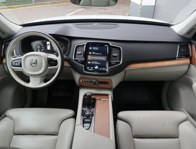 Volvo XC90  B5 AWD 