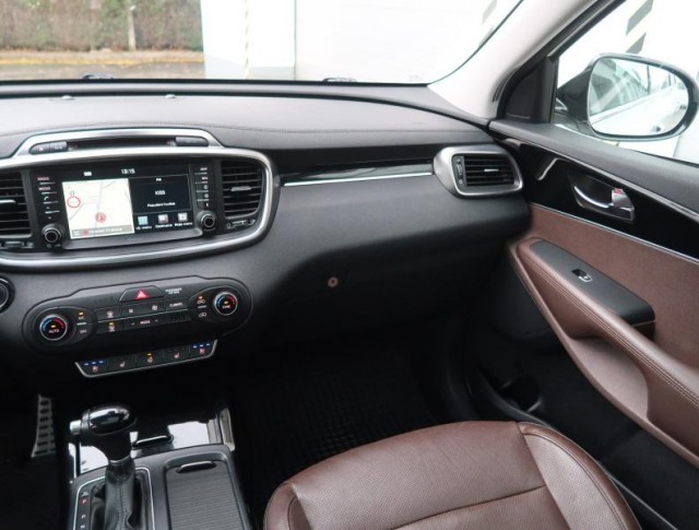 Kia Sorento  2.2 CRDi 