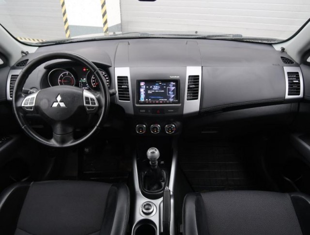 Mitsubishi Outlander  2.2 DI-D 