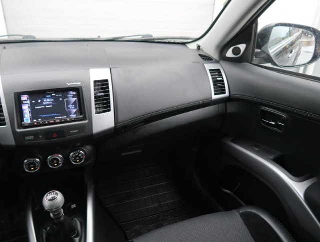 Mitsubishi Outlander  2.2 DI-D 