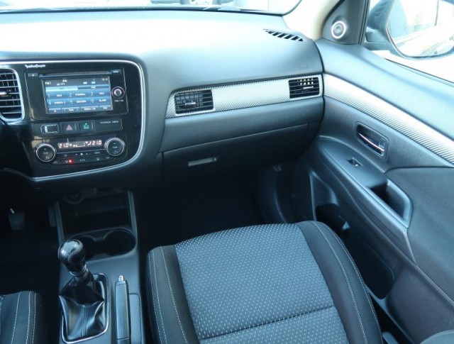Mitsubishi Outlander  2.2 DI-D 