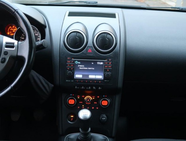 Nissan Qashqai  2.0 