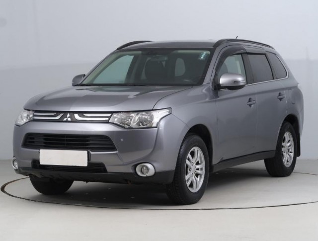 Mitsubishi Outlander  2.2 DI-D Intense