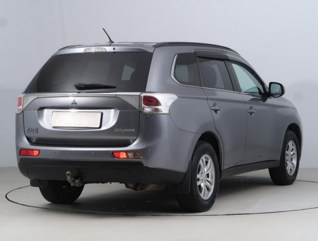Mitsubishi Outlander  2.2 DI-D Intense