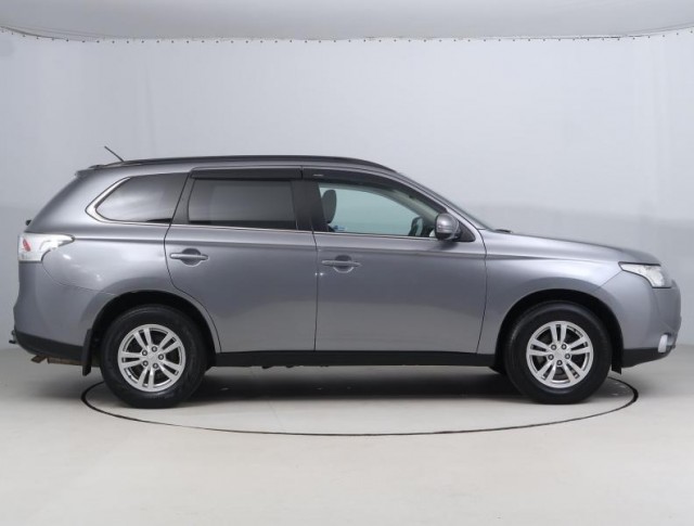 Mitsubishi Outlander  2.2 DI-D Intense