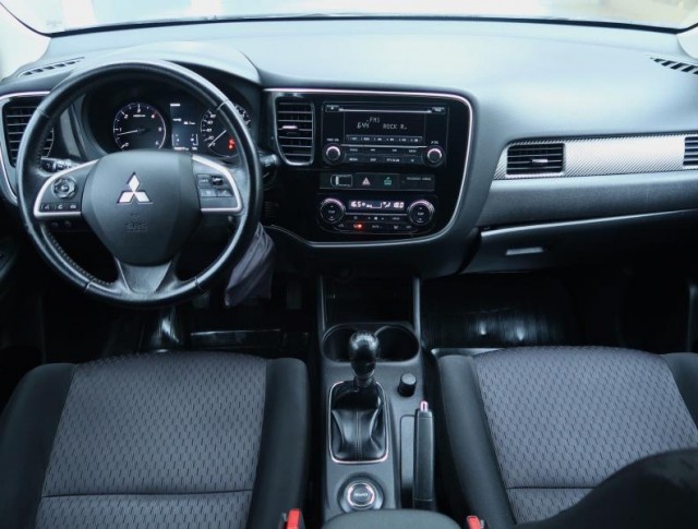 Mitsubishi Outlander  2.2 DI-D Intense