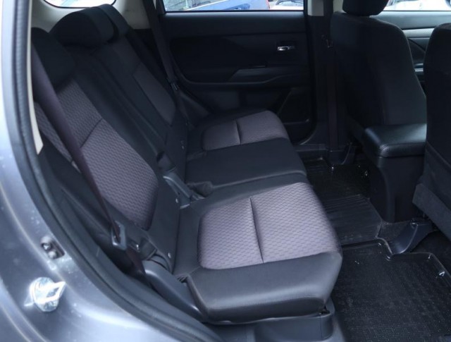 Mitsubishi Outlander  2.2 DI-D Intense