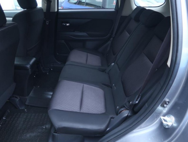 Mitsubishi Outlander  2.2 DI-D Intense