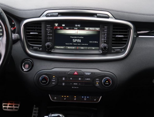 Kia Sorento  2.2 CRDi 