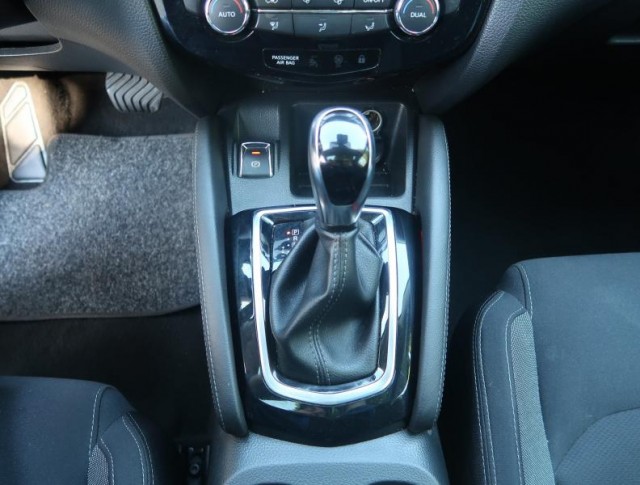 Nissan Qashqai  1.2 DIG-T 