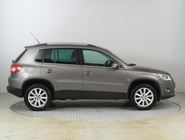 Volkswagen Tiguan  2.0 TSI 