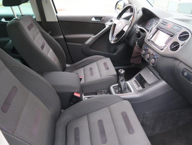 Volkswagen Tiguan  2.0 TSI 