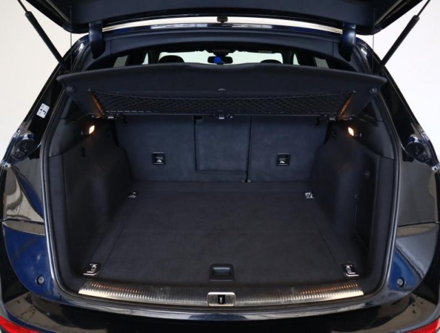 Audi Q5  3.0 TDI S line