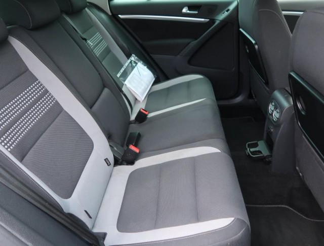 Volkswagen Tiguan  2.0 TSI 