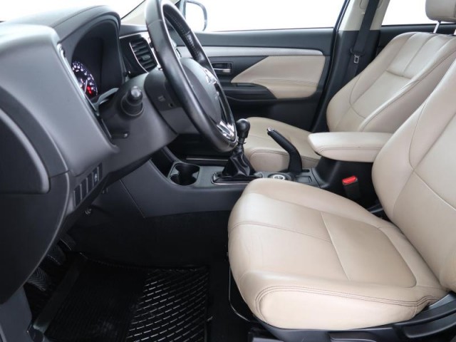 Mitsubishi Outlander  2.2 DI-D 