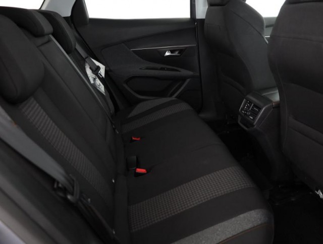 Peugeot 3008  1.5 BlueHDi 