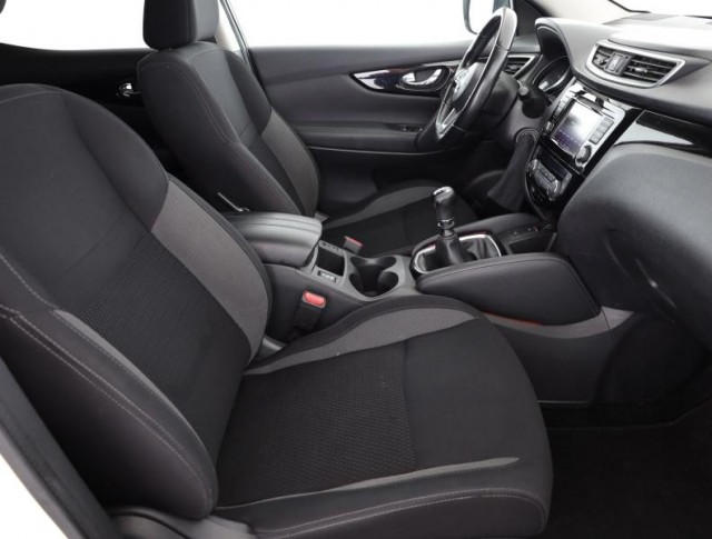 Nissan Qashqai  1.3 DIG-T 