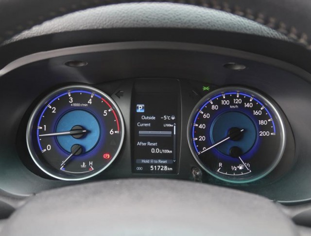 Toyota Hilux  2.4 D-4D 