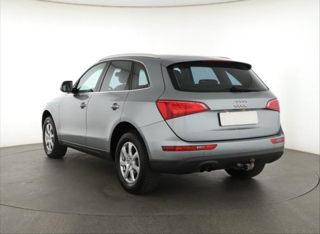 Audi Q5  2.0 TDI S line