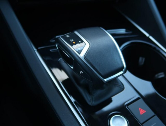 Volkswagen Touareg  3.0 TDI 