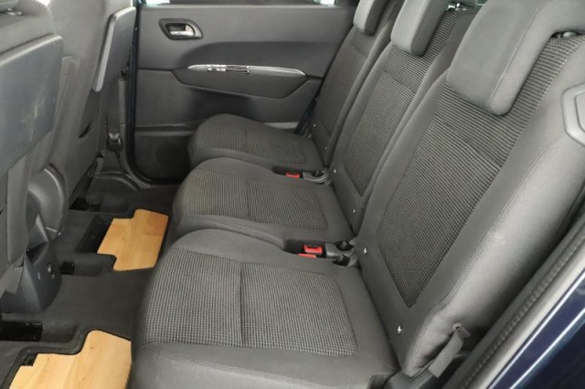 Peugeot 5008  1.6 HDi 