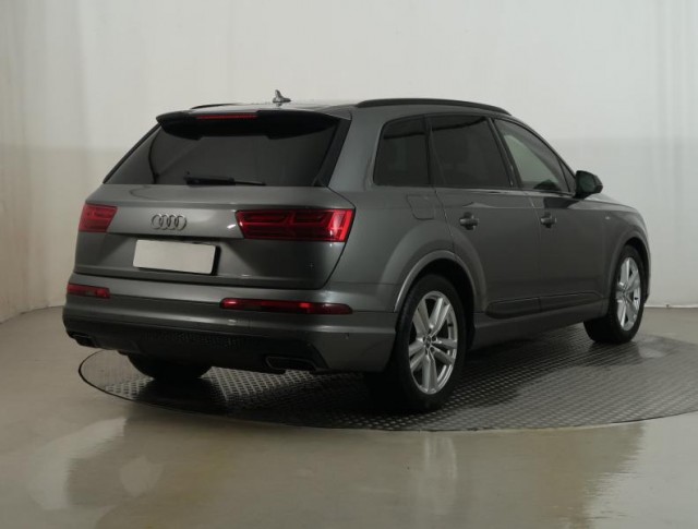 Audi Q7  3.0 TDI 