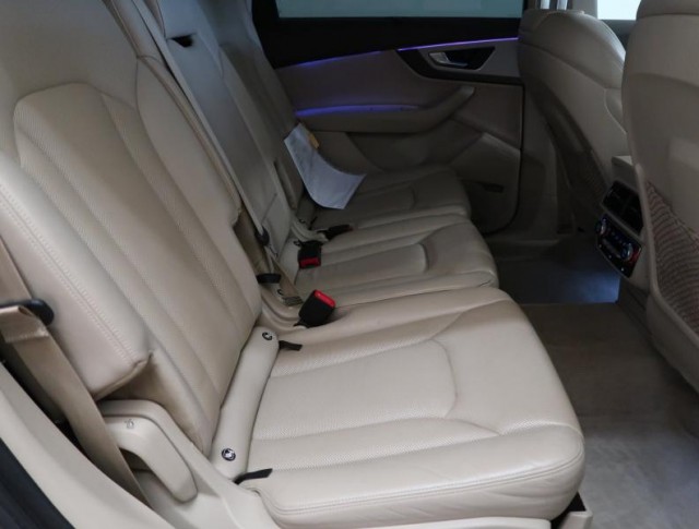 Audi Q7  3.0 TDI 