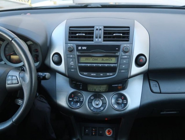 Toyota RAV 4  2.0 VVT-i 