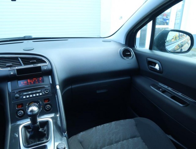 Peugeot 3008  1.6 VTi 