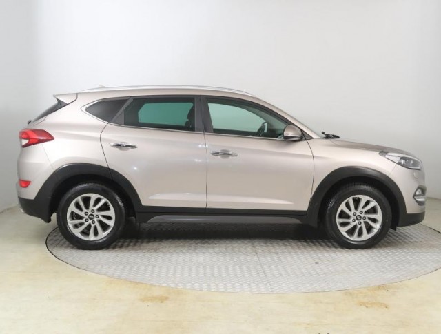 Hyundai Tucson  2.0 CRDi 