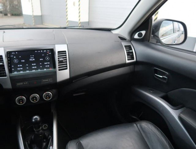 Mitsubishi Outlander  2.2 DI-D 