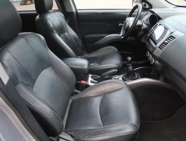 Mitsubishi Outlander  2.2 DI-D 