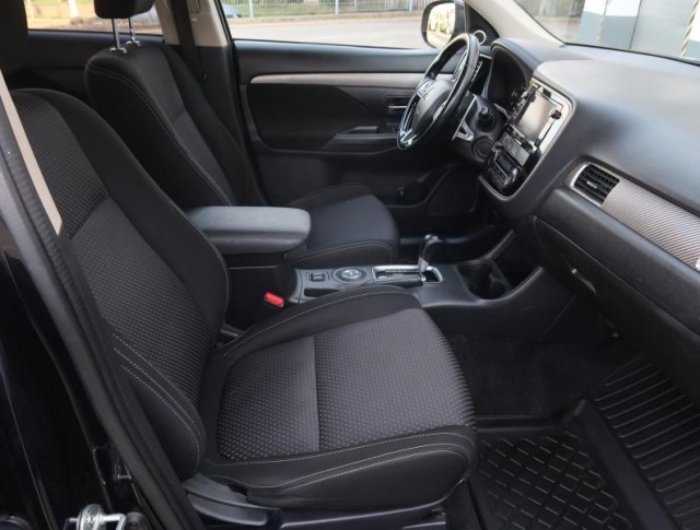 Mitsubishi Outlander  2.2 DI-D 