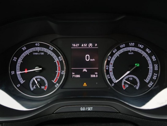 Škoda Karoq  1.5 TSI Ambition Plus