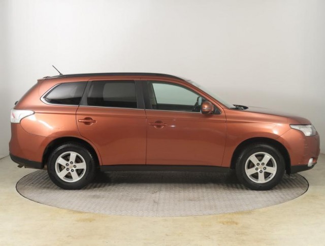 Mitsubishi Outlander  2.2 DI-D 