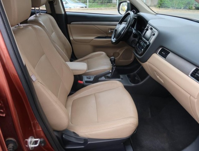 Mitsubishi Outlander  2.2 DI-D 