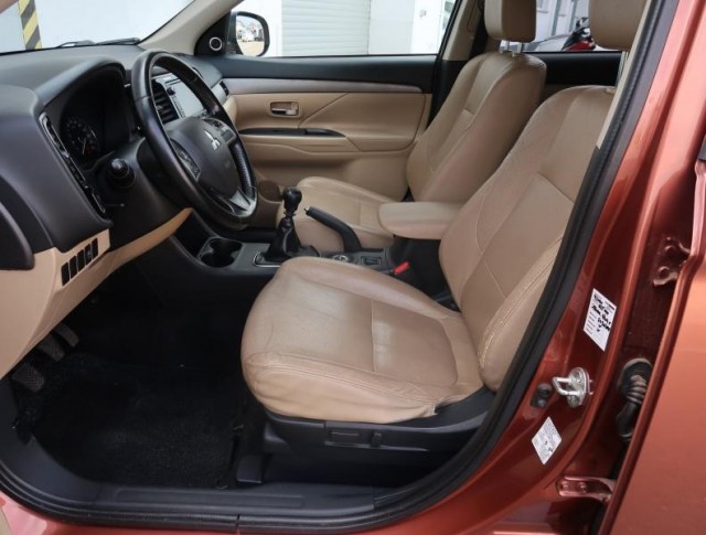 Mitsubishi Outlander  2.2 DI-D 