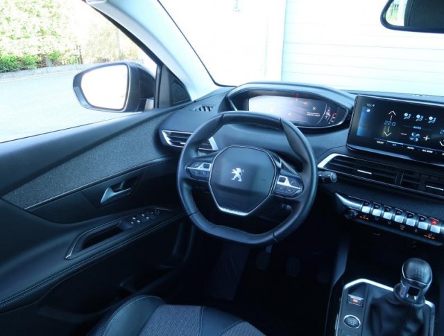 Peugeot 3008  1.2 PureTech Allure Pack