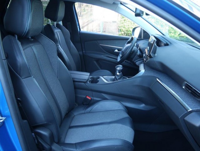 Peugeot 3008  1.2 PureTech Allure Pack