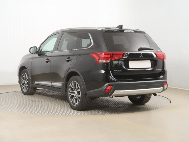 Mitsubishi Outlander  2.2 DI-D Intense