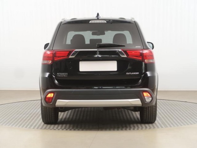 Mitsubishi Outlander  2.2 DI-D Intense