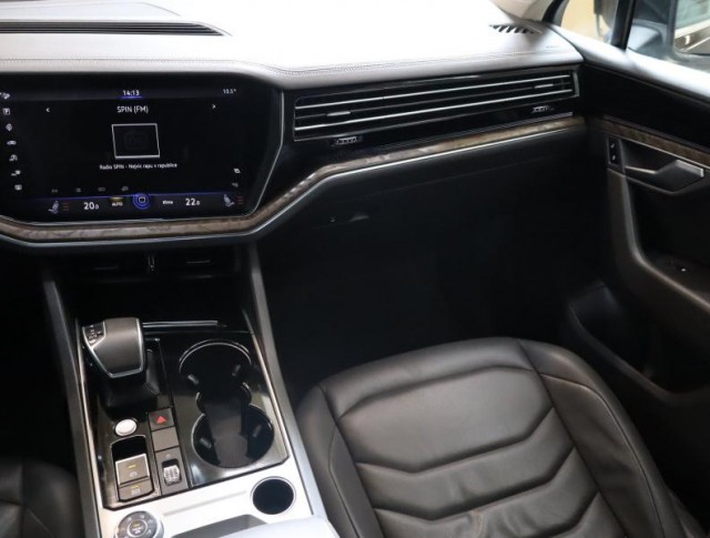 Volkswagen Touareg  3.0 TDI 