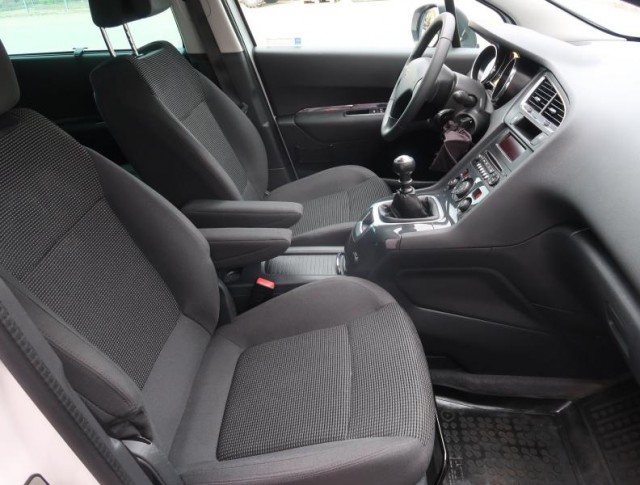 Peugeot 5008  1.6 HDi 