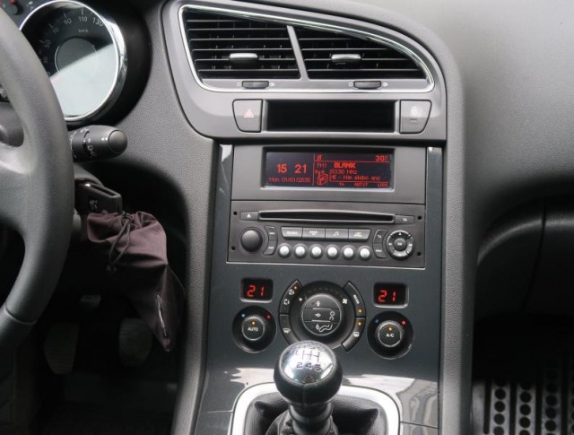 Peugeot 5008  1.6 HDi 