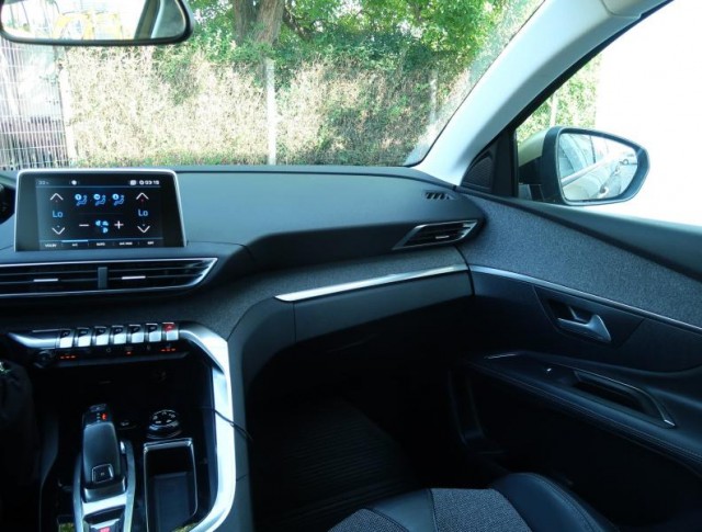 Peugeot 3008  1.6 BlueHDi Allure