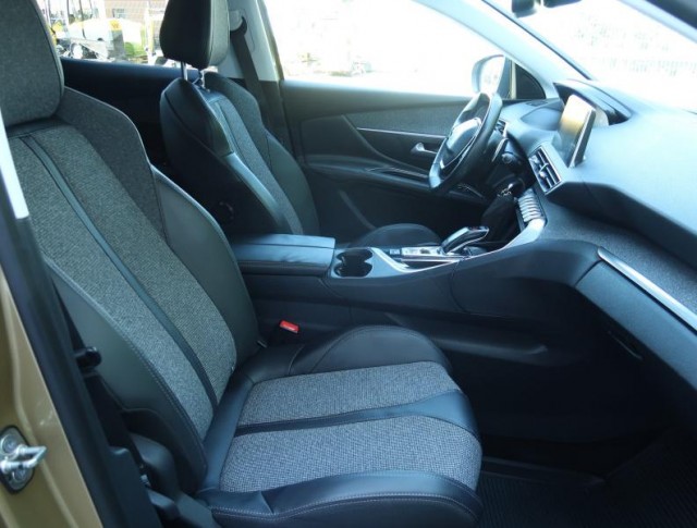 Peugeot 3008  1.6 BlueHDi Allure