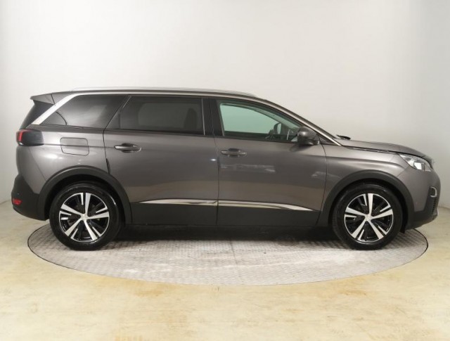 Peugeot 5008  1.5 BlueHDi 