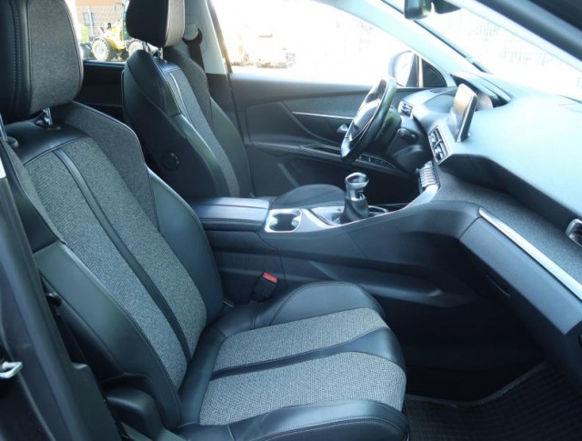 Peugeot 5008  1.5 BlueHDi 