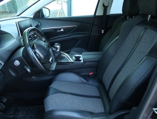 Peugeot 5008  1.5 BlueHDi 