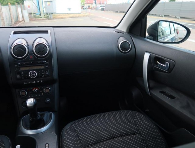 Nissan Qashqai  1.6 